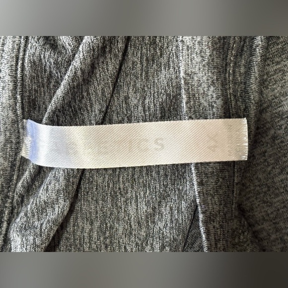 Women’s Fabletics Crop Top Tee - Picture 4 of 4